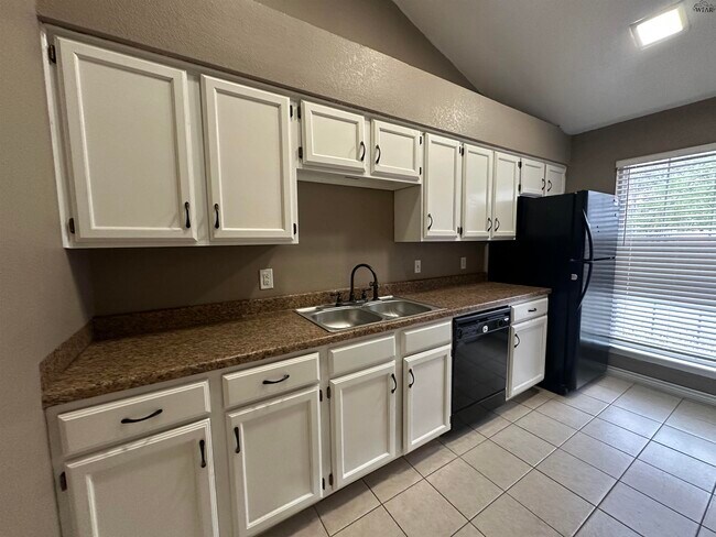 Building Photo - 5123 Ridgecrest Dr