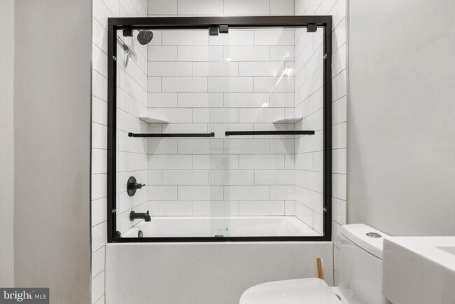 Building Photo - 2526 W Girard Ave