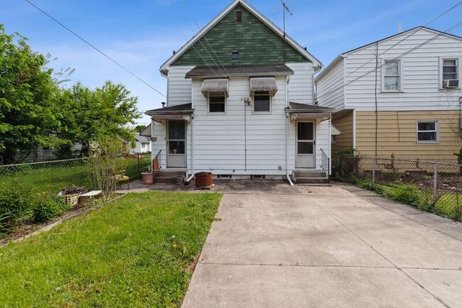 Building Photo - 223 E Weber St