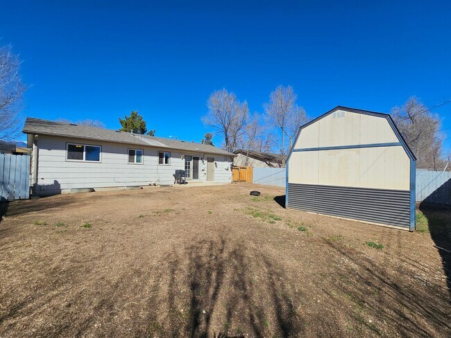 Building Photo - Comfortable 4 bed, 2 bath home in 80906!