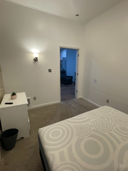 Building Photo - 305 S James St