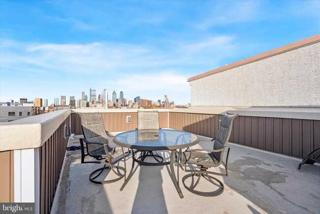 Building Photo - 1946 Titan St