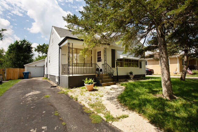 Primary Photo - 3516 Peoria St