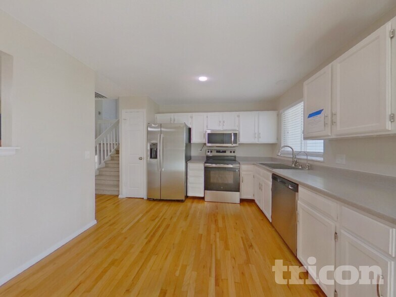 Building Photo - 10025 Alcott St