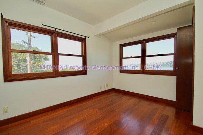 Building Photo - 63 Glen Dr