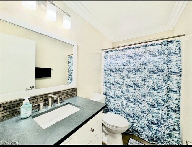 Building Photo - 8842 Sierra Linda Dr