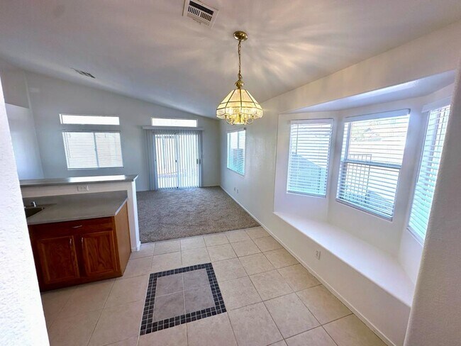 Building Photo - 550 Sparrow Gull Ct