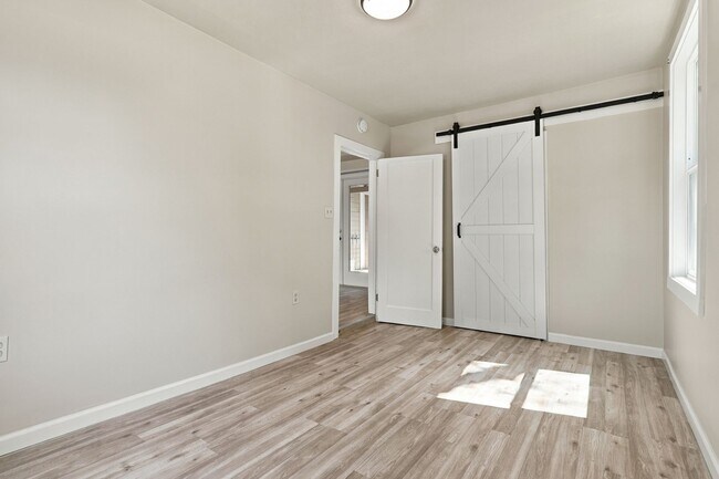 Building Photo - 2100 Chanticleer Ave