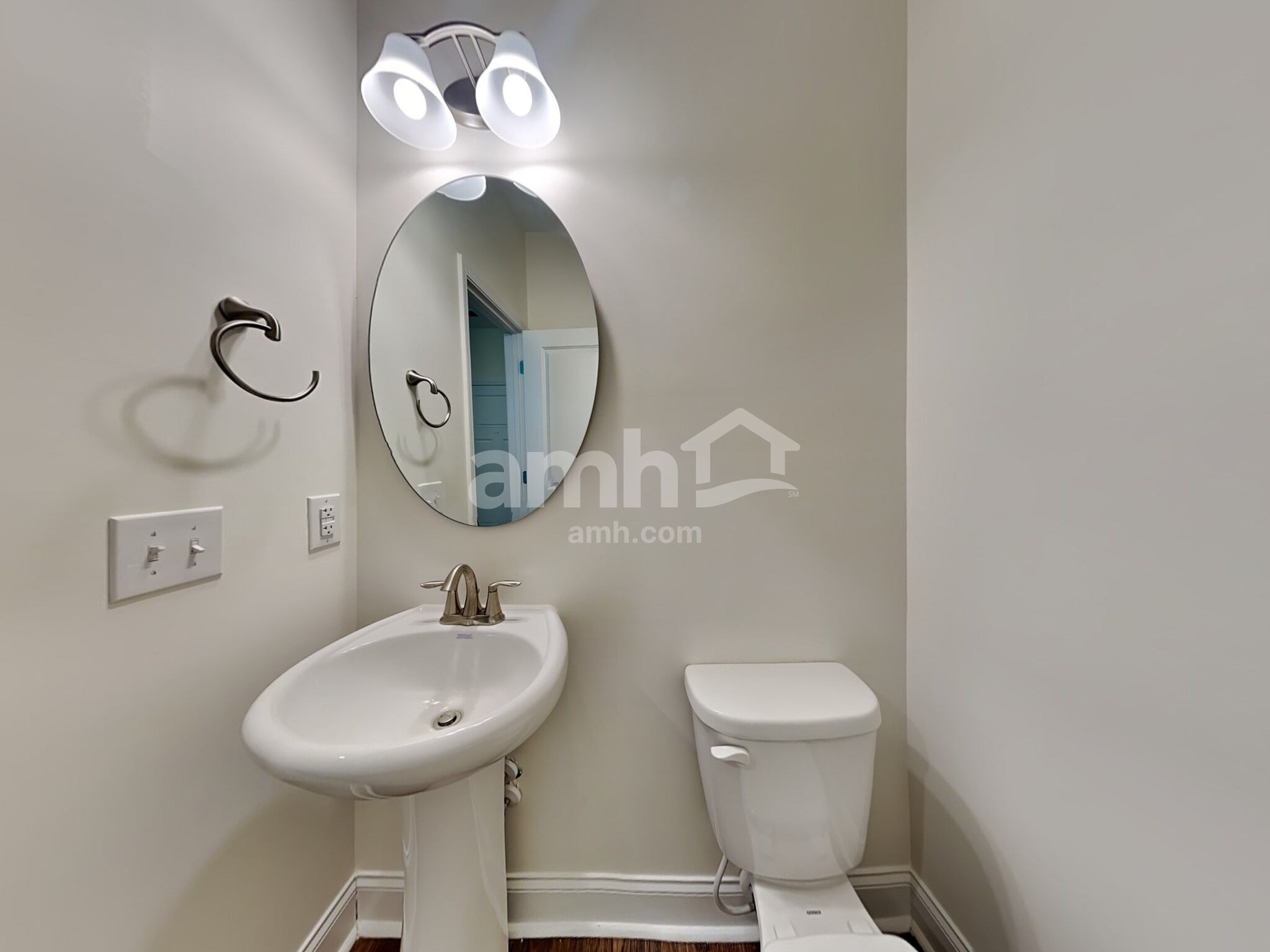 Building Photo - 418 E Main St