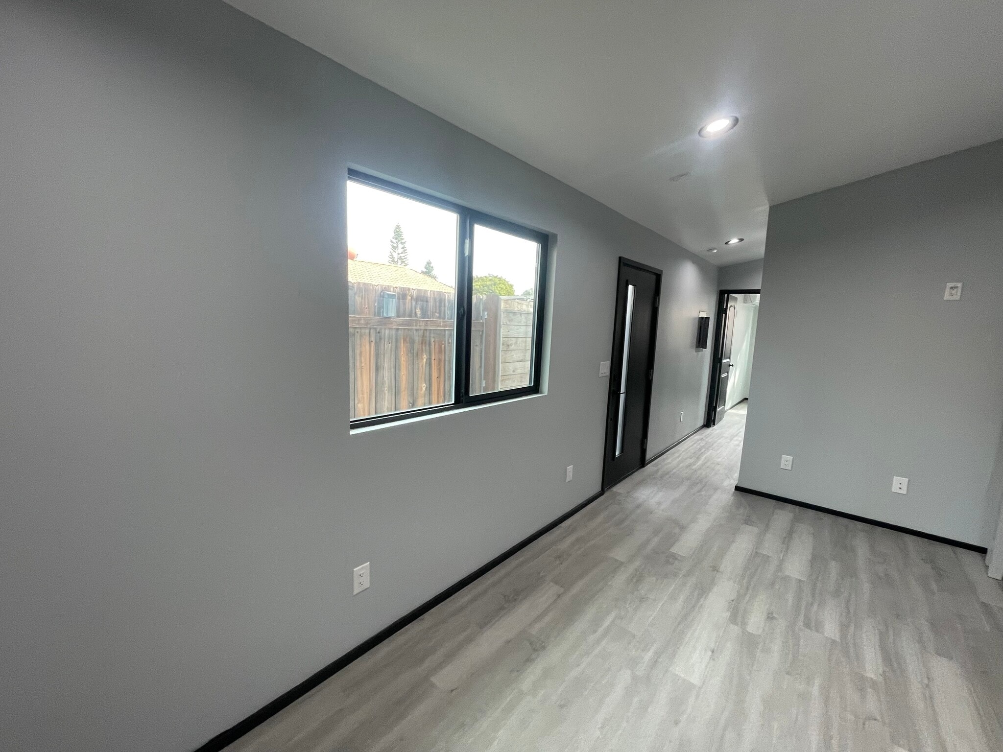 Building Photo - 1542 Loma Ln