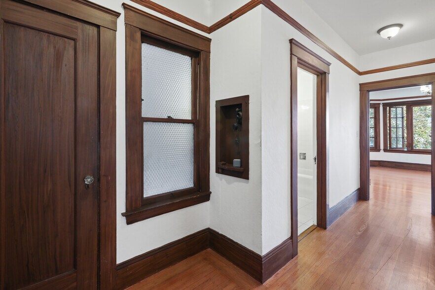 hall - 832 Dolores St