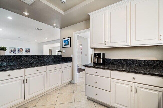 Building Photo - 78483 Cll Huerta
