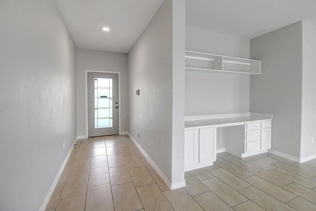 Building Photo - 3502 De Zavala St