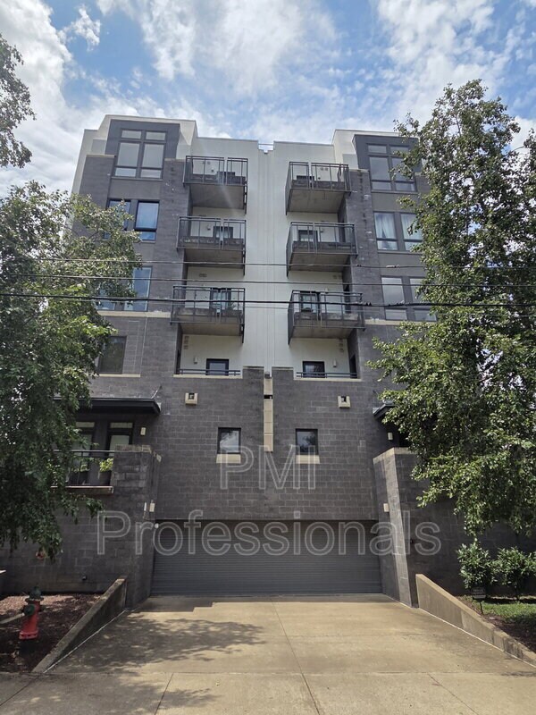 Building Photo - 1101 18th Ave S