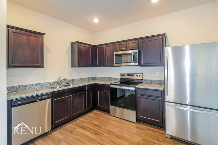 Building Photo - 3085 Calcutta St