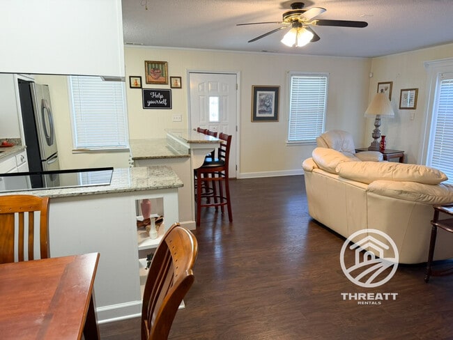 Building Photo - 1049 Long Branch Church Rd