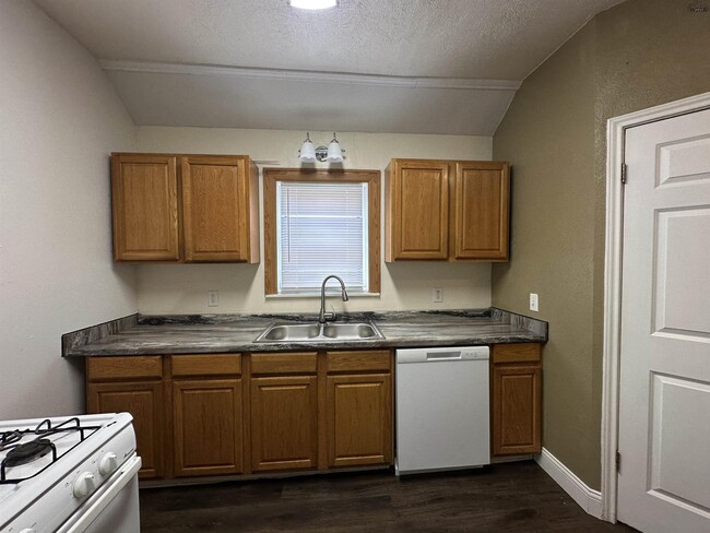 Building Photo - 2012 Monroe St