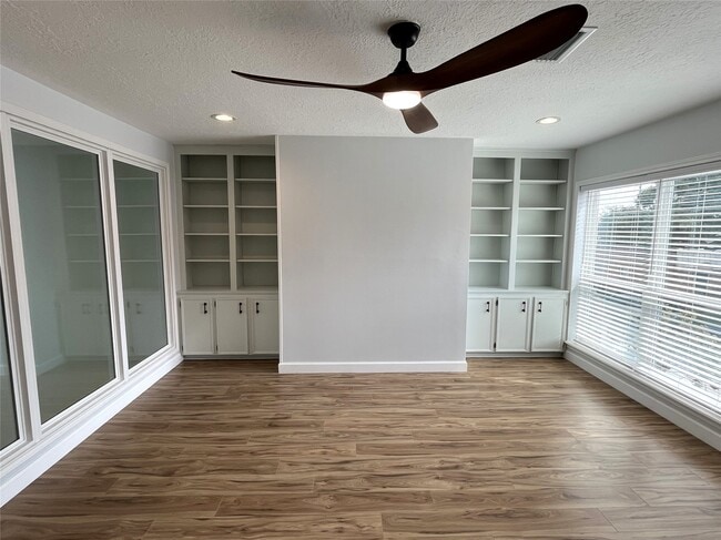 Building Photo - 4006 Breakwood Dr