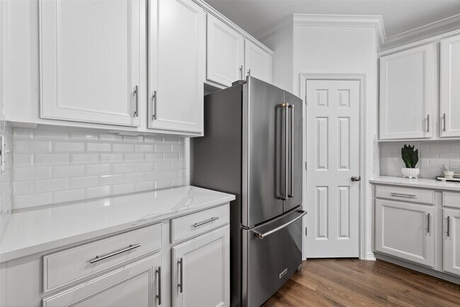 Building Photo - 66 S Longsford Cir