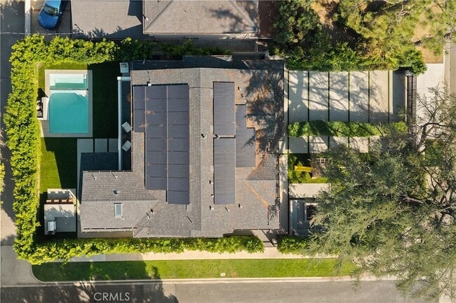 Building Photo - 13627 Chandler Blvd