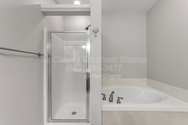 Building Photo - 264 Viareggio Road