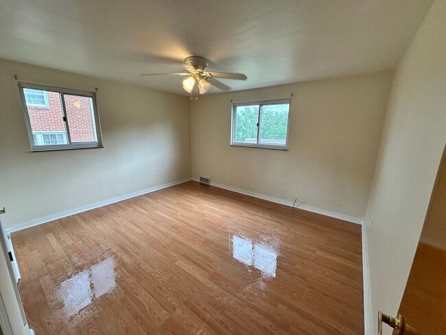 Building Photo - Homestead / Munhall - 2+ BR Single Family Home, AC, Garage, Yard, Bonus!