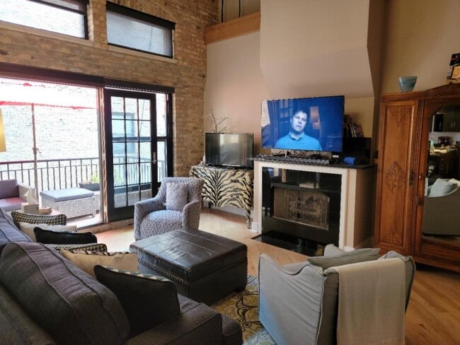 Building Photo - 226 N Clinton St