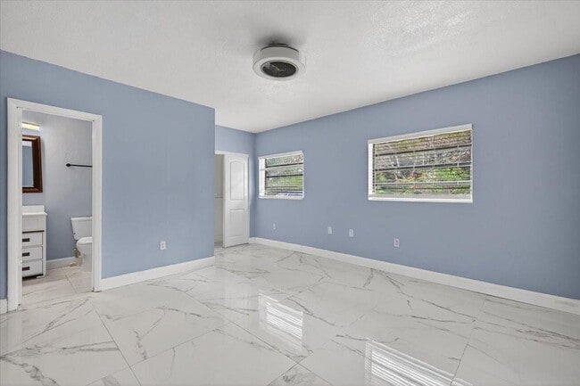 Building Photo - 15775 N Miami Ave