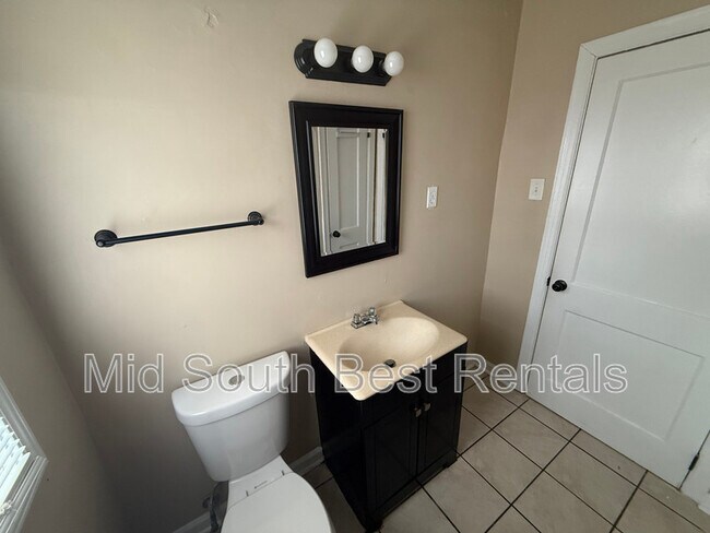 Building Photo - 1445 Catherine St