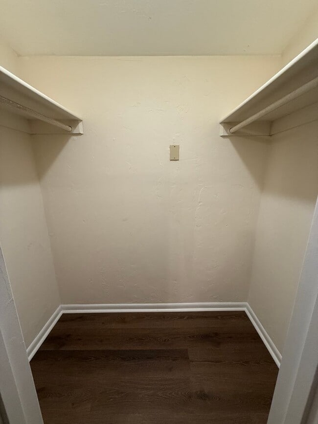 Building Photo - 1/1 in Rustic Springs!