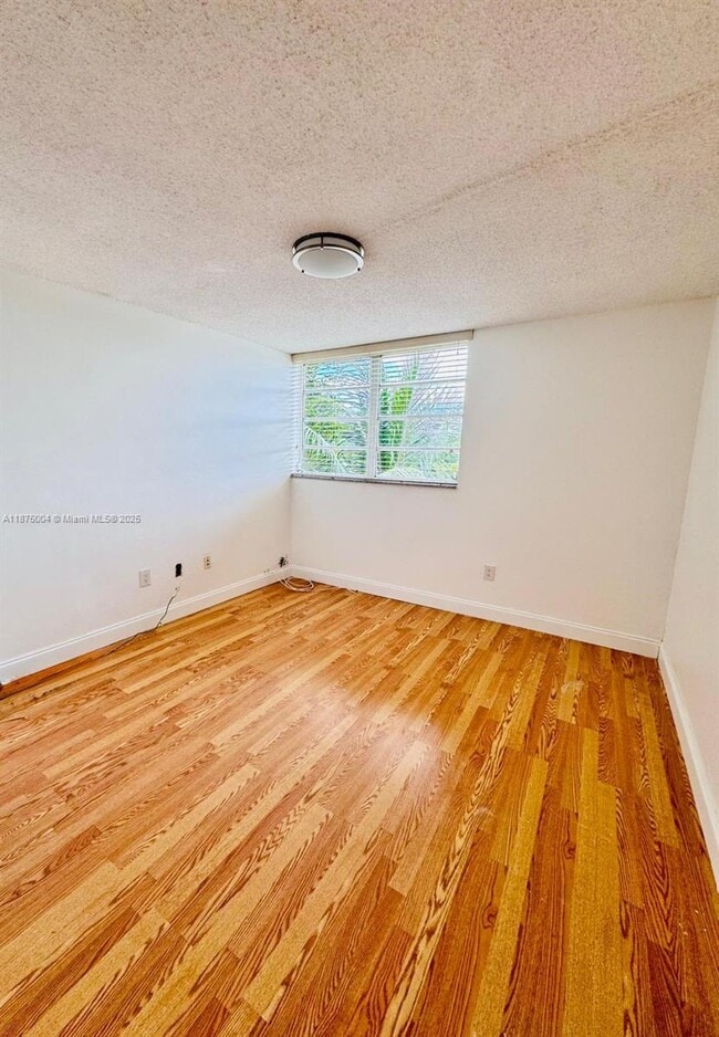 Building Photo - 870 NW 87th Ave