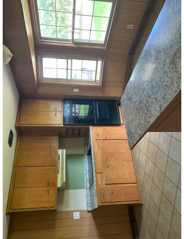 Building Photo - 12400 Laurel Ln