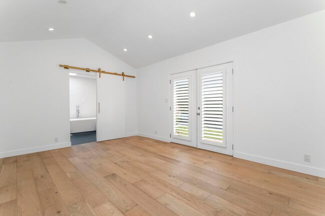 Building Photo - 1444 Stearns Dr