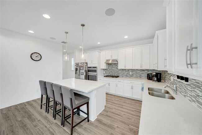Building Photo - Stunning Fully Furnished 4 Bed Home with Resort-Style Community Amenities