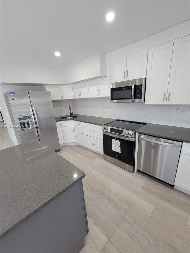 Building Photo - 9123 NW 38th Dr
