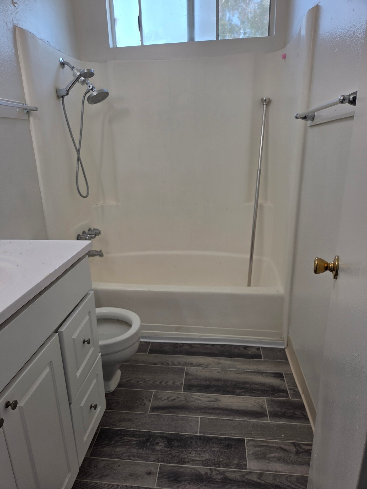 Building Photo - 995 N Mollison Ave