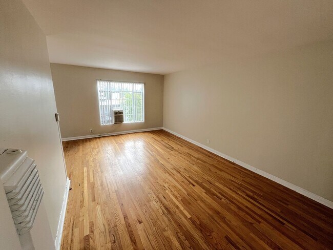 Interior Photo - 478 Landfair Ave