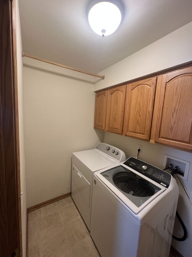 Building Photo - N6188 Shadybrook Ln