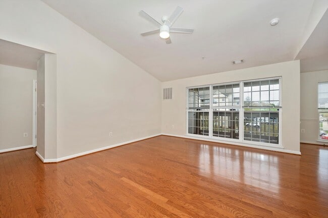 Building Photo - Elevator Condo in Frederick Pent House Level