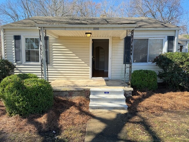 Building Photo - 2Bd/1Ba Fully Renovated 2024 House with Fe...