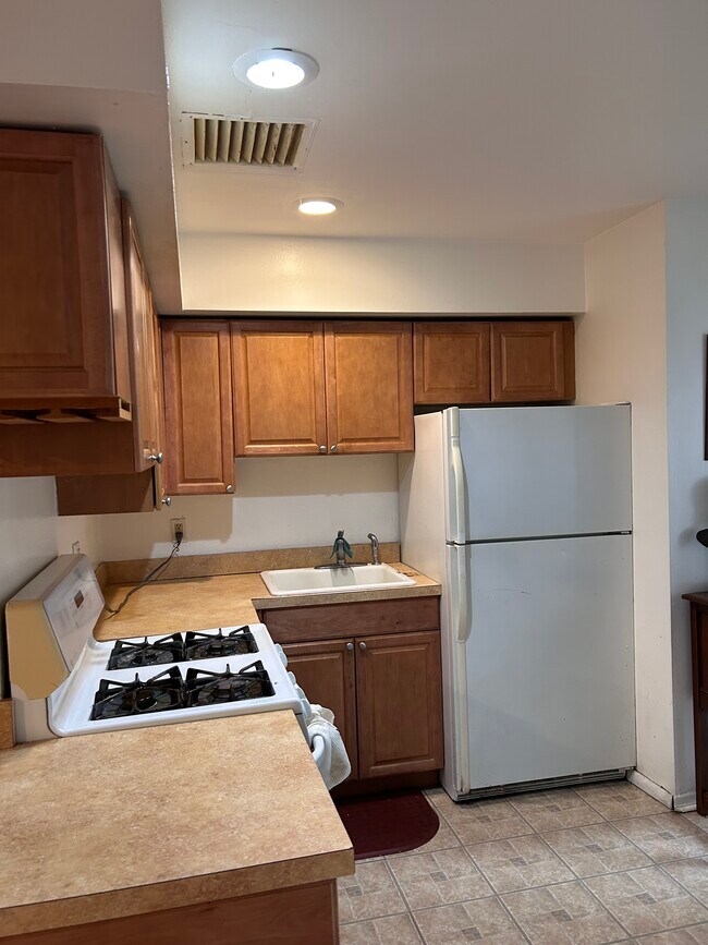 Kitchen - 57 Judson St