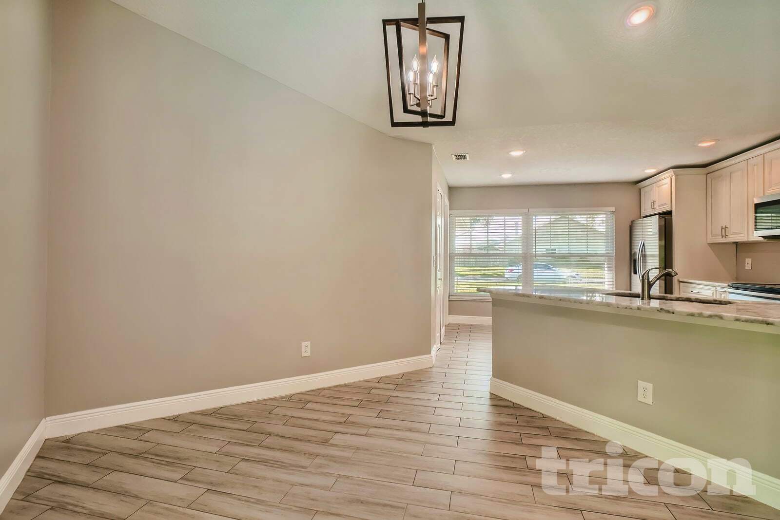 Building Photo - 361 Glenholly Ct