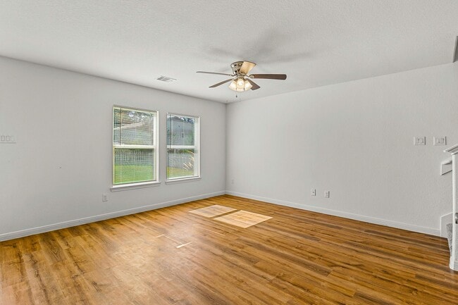 Building Photo - 169 Iris St