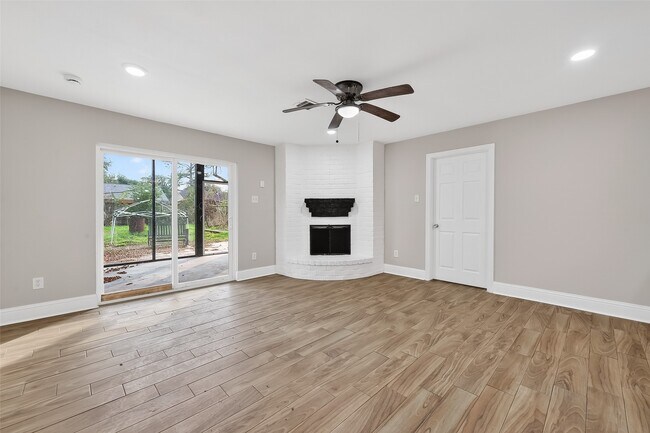 Building Photo - 11107 Cedarview Ln