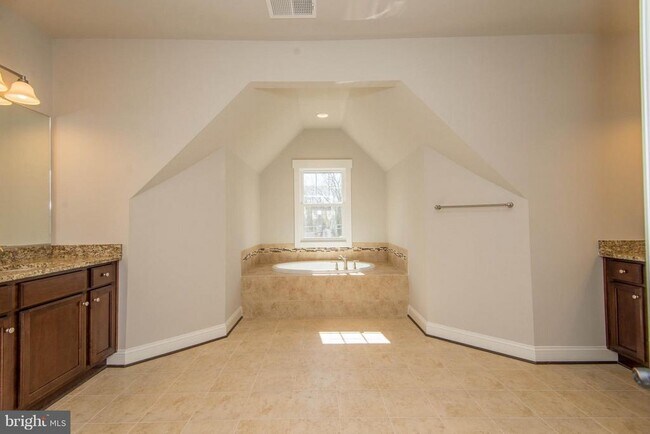 Building Photo - 7408 Bethune St