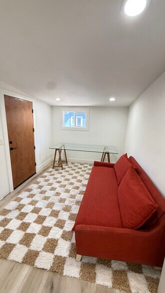 Building Photo - 156 S Pecan St