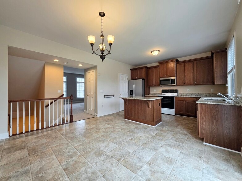 Building Photo - 214 Sagamore Hl