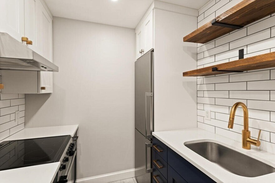 Building Photo - 473 Beacon St