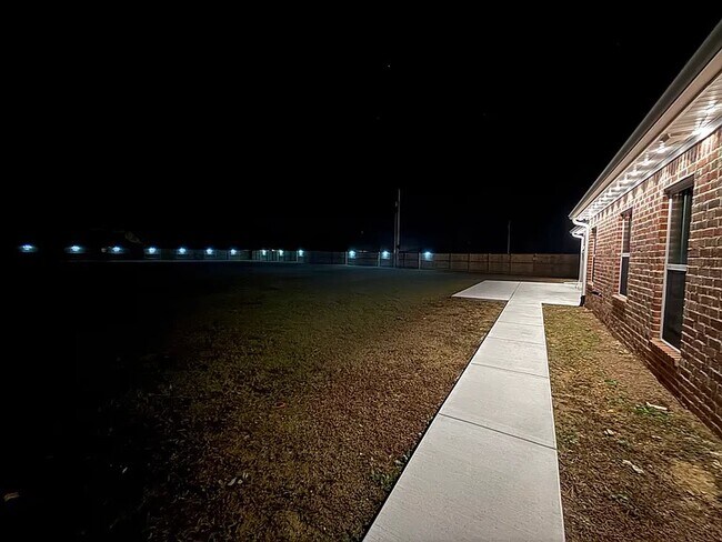 Building Photo - 300 N Rayleigh Dr