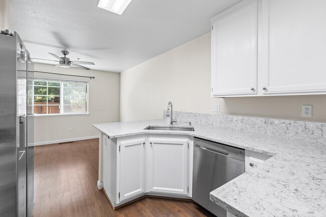 Building Photo - 1734 Zinfandel Dr